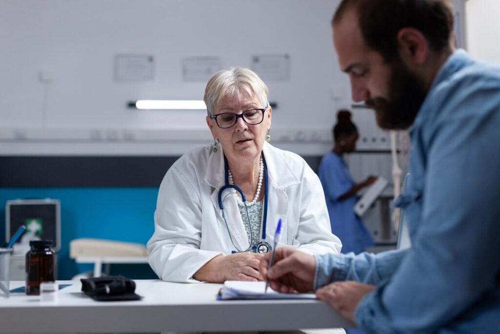 consentement patient signature document avec medecin Le consentement patient dématérialisé : définition, fonctionnement et modèle